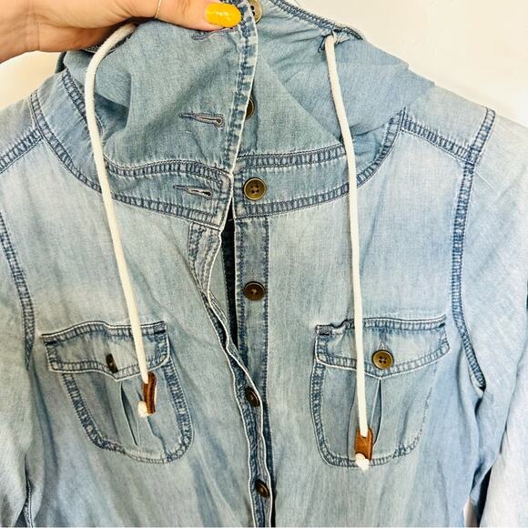 ANTHROPOLOGIE Blue Denim Hood Long Sleeve Button Down Blouse Shirt Shacket Top M - Picture 6 of 13